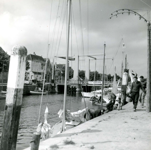 BR_MAARLANDNZ_300 Plezierschepen in de haven van het Maarland; 1961