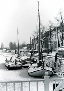 BR_MAARLANDZZ_061 Het Noord Spui en het Maarland ZZ in wintertooi; ca. 1975
