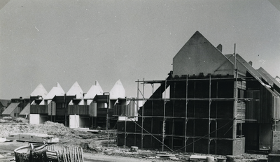 BR_MALLEGOUT_002 De bouw van 157 woningen in Kleine Goote; juli 1979
