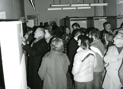 BR_MARKT_STADHUIS_RECEPTIE_012 Uitslag van de verkiezingen voor de nieuwe gemeente Brielle; 21 november 1979