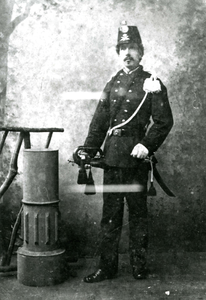 BP_MILITAIREN_006 Een sergeant-majoor bij de Brielse Schutterij; ca. 1900
