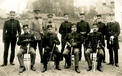 BR_MILITAIREN_024 Gemobiliseerde militairen tijdens de Eerste Wereldoorlog: groepsportret van de officieren van de ...