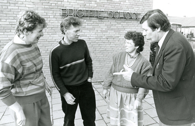 BR_NICOLAASPIECKSTRAAT_014 Op het schoolplein van de Brigitteschool; 20 maart 1986