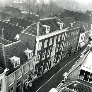 BR_NOBELSTRAAT_013 Het pand De Wildeman, gezien vanaf de toren van het stadhuis; ca. 1990