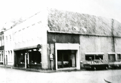 BR_NOBELSTRAAT_047 Garage Vink op de hoek van de Nobelstraat en Varkensstraat; ca. 1970