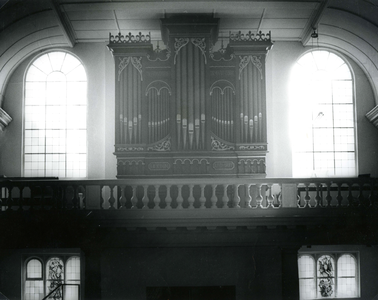 BR_NOBELSTRAAT_143 Het interieur van de katholieke kerk, met het orgel; ca. 1975