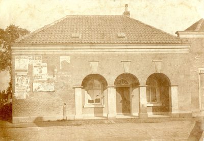BR_NOBELSTRAAT_195 De Nobelstraat met links de voormalige Poortwachterswoning die in 1928 is verbouwd tot woning; ca. 1910