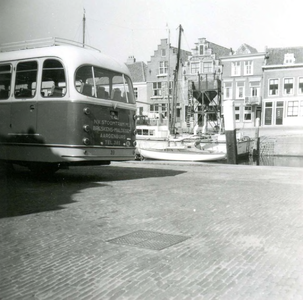 BR_OV_BUSSEN_012 Op het Maarland staat een bus van NV Stoomtram MIJ Breskens - Maldegem uit Aardenburg; 12 september 1960