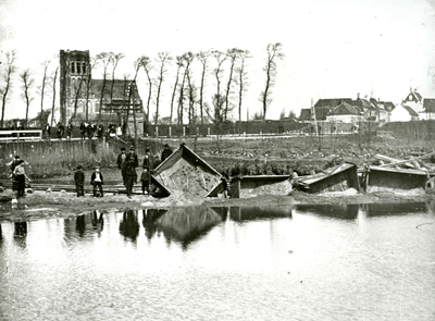 BR_OV_TRAM_012 Wagons met zand zijn omgevallen bij de aanleg van de tramlijn; ca. 1904