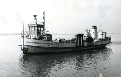 BR_OV_VEERBOTEN_032 De veerboot Hoofd Ingenieur van Elzelingen; ca. 1975