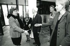 BR_PERS_LEEMHUIS_002 Commissaris van de Koningin Joan Leemhuis-Stout bezoekt Brielle. Burgemeester Trix v/d KLuit, ...