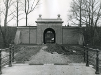 BR_POORTEN_KAAIPOORT_013 Restauratie van de Kaaipoort, graafwerkzaamheden; ca. 1972