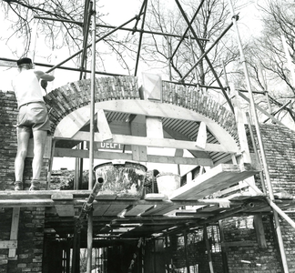 BR_POORTEN_LANGEPOORT_030 De Langepoort tijdens de restauratie; 1975