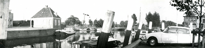 BR_POORTEN_WATERPOORT_039 Panorama van de haven met de poortwachterswoning; 12 oktober 1969