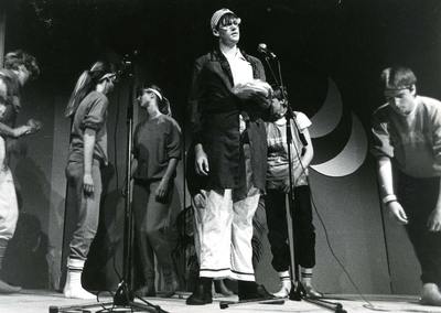 BR_REEDE_GOOTE_012 Cabaret in theater De Goote; 17 mei 1984