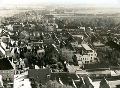 BR_SCHARLOO_044 Panorama vanaf de toren van de St. Catharijnekerk, met een kijkje op de Voorstraat, en het Scharloo; 1935