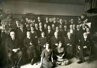 BR_SCHOLEN_AMBACHTSSCHOOL_004 Foto ter gelegenheid van het 25-jarig bestaan Ambachtsschool 1905 - 1930, met de ...