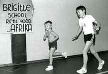 BR_SCHOLEN_BRIGITTENSCHOOL_002 Leerlingen van de Brigitteschool rennen voor Afrika; 28 januari 1988