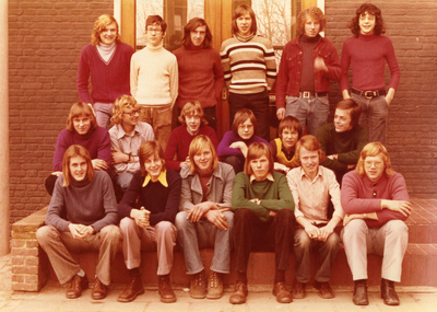 BR_SCHOLEN_LTS_098 Een klassenfoto van de Technische Scholengemeenschap Rijnmond- Zuidwest; ca. 1976