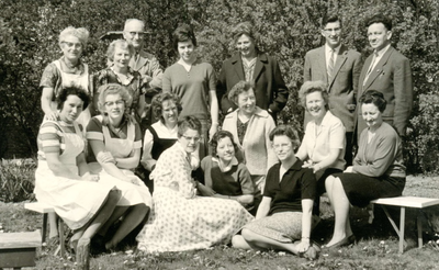 BR_SCHOLEN_MEISJEVAKSCHOOL_018 Klassenfoto van de Vakschool voor Meisjes; 1963