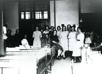 BR_SCHOLEN_MEISJEVAKSCHOOL_082 Leerlingen van de Vakschool voor meisjes; ca. 1920