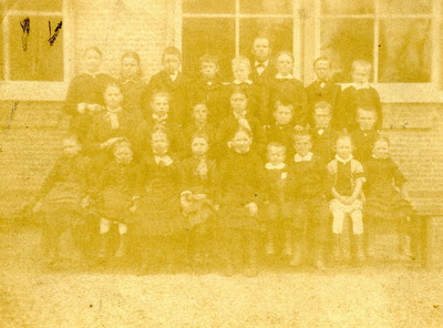 BR_SCHOLEN_OLS_010 Klassenfoto van de Openbare Lagere School; 1896