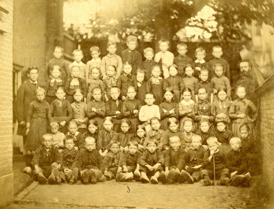 BR_SCHOLEN_OLS_014 Klassenfoto van de Openbare Lagere School; 1900