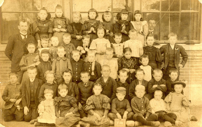 BR_SCHOLEN_OLS_025 Klassenfoto van de Openbare Lagere School; ca. 1910