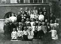 BR_SCHOLEN_OLS_026 Klassenfoto van de Openbare Lagere School, klas 7; ca. 1910