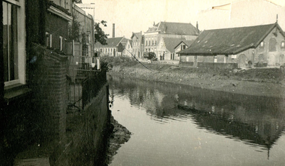 BR_SLAGVELD_007 Links Hotel De Doelen, rechts het Slagveld met het Baanhuis ; ca. 1930