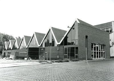BR_SLAGVELD_038 Het voormalige veilinggebouw wordt uitgebreid voor de Albert Heijn; Augustus 1992
