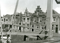 BR_SLAGVELD_168 Kijkje op de woningen langs het Slagveld, bijgenaamd de Zevenhuizen, vanaf de Rode Brug; ca. 1950