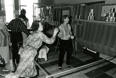 BR_SLAGVELD_GASTHUIS_052 Een bazaar in het Catharine Gasthuis; 15 november 1984