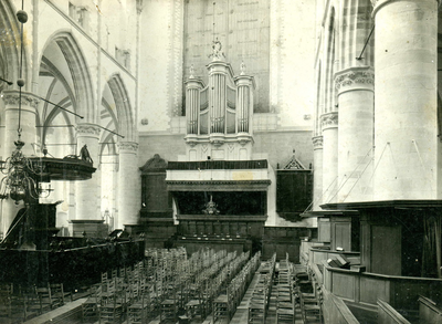 BR_STCATHARIJNE_INTERIEUR_003 Het interieur van de St. Catharijnekerk, met de preekstoel en het orgel; ca. 1905