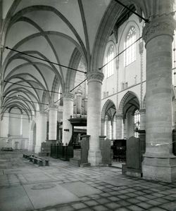 BR_STCATHARIJNE_INTERIEUR_008 Het interieur van de St. Catharijnekerk, met de preekstoel en het orgel; 1918