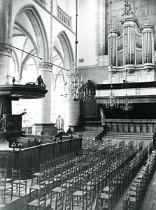 BR_STCATHARIJNE_INTERIEUR_015 Het interieur van de St. Catharijnekerk, met de preekstoel en het orgel; 1996