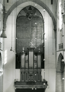 BR_STCATHARIJNE_ORGEL_003 Het orgel van de St. Catharijnekerk, met het bord met de tien geboden; ca. 1990