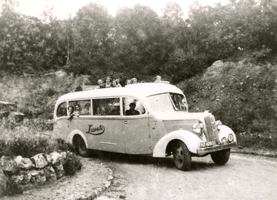 BR_THOELAVERWEG_009 Bus van het garagebedrijf Luveto van de familie Lugtenburg uit Vierpolders; 1937