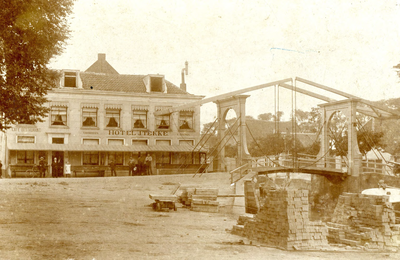 BR_TURFKADE_001 Hotel J. Tekke, later De Doelen, afgebroken in 1961; ca. 1915