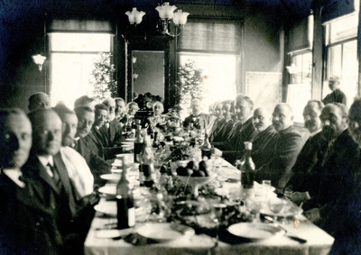 BR_TURFKADE_009 Diner in Hotel De Doelen ter gelegenheid van de opening van het Veilinggebouw; 22 april 1910