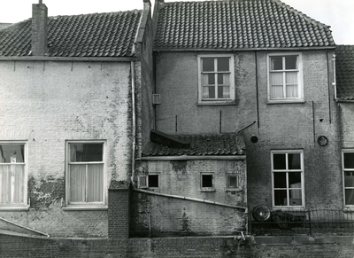 BR_TURFKADE_020 De zijkant van Hotel de Doelen, gezien vanaf het Slagveld; 1961