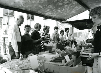 BR_TURFKADE_111 Weekmarkt op de Turfkade; 1992