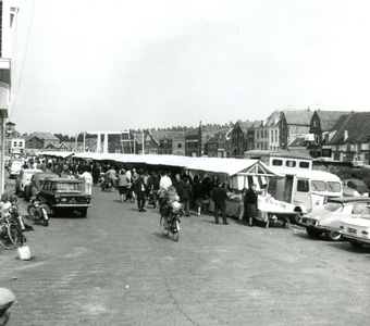 BR_TURFKADE_135 De weekmarkt op de Turfkade; 9 augustus 1965