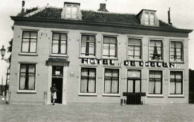 BR_TURFKADE_138 Hotel de Doelen; ca. 1950