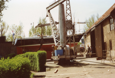 BR_TURFKADE_147 Bij Scheepswerf Delta van Van der Torren wordt de Walrus te water gelaten; ca. 1990
