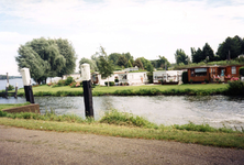 BR_VEERWEG_052 Kijkje op Camping De Meeuw en de Buitenhaven vanaf de Veerweg; Juli 1997