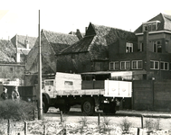 BR_VENKELSTRAAT_053 Kijkje op de achterzijde van de woningen langs de Nobelstraat, vanaf de Venkelstraat; 21 januari 1964