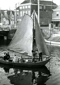 BR_VERENIGINGEN_PADVINDERS_019 Zeeverkenners zeilen in vletten op de Maarlandse haven; 22 oktober 1964
