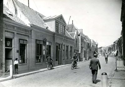 BR_VOORSTRAAT_170 Het postkantoor langs de Voorstraat; ca. 1935