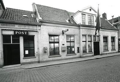 BR_VOORSTRAAT_173 Het postkantoor langs de Voorstraat; ca. 1970